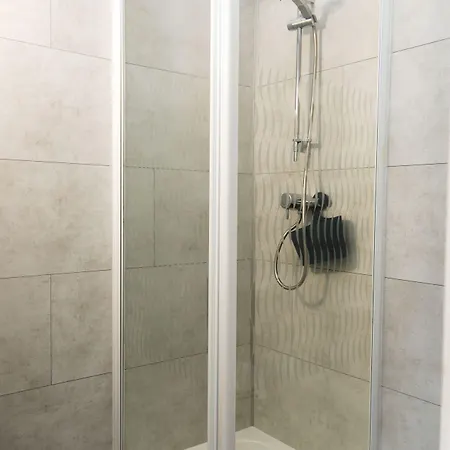 The Lakeside 招待所