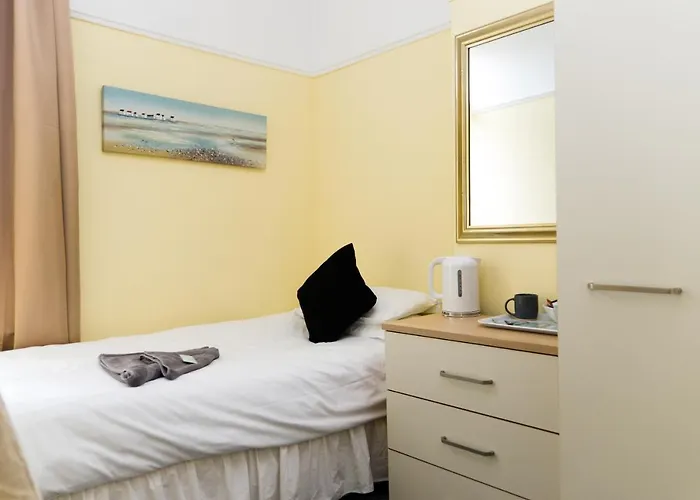 The Lakeside 招待所 雷德卡